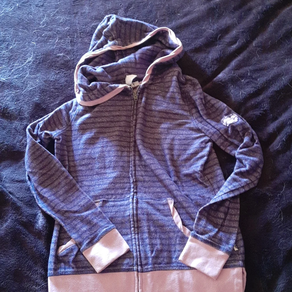 4/$20 Woman's Roxy Sweater - Picture 1 of 1